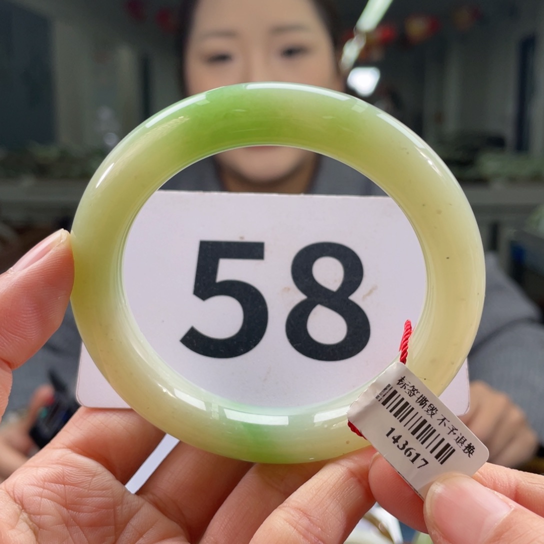 未镶嵌手镯和田玉微瑕