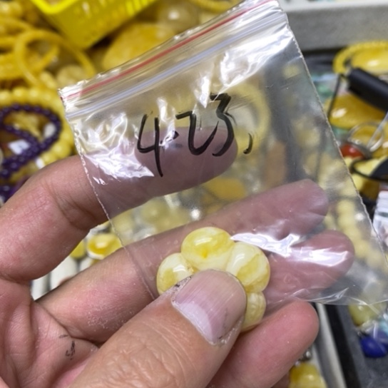 未镶嵌蜜蜡裸石多***亿吊坠