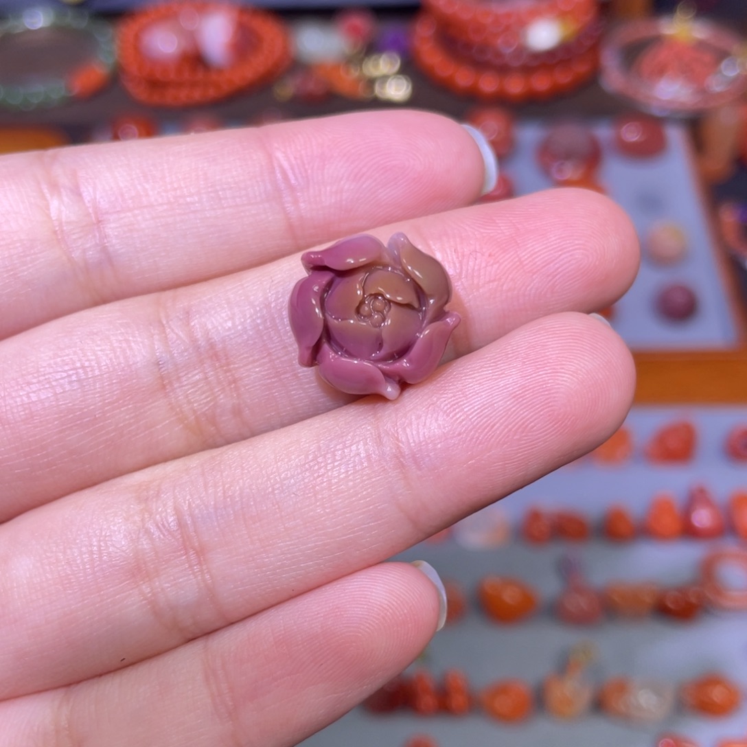 秋***雨玛瑙/玉髓未镶嵌盐源玛瑙莲花定制打左右孔