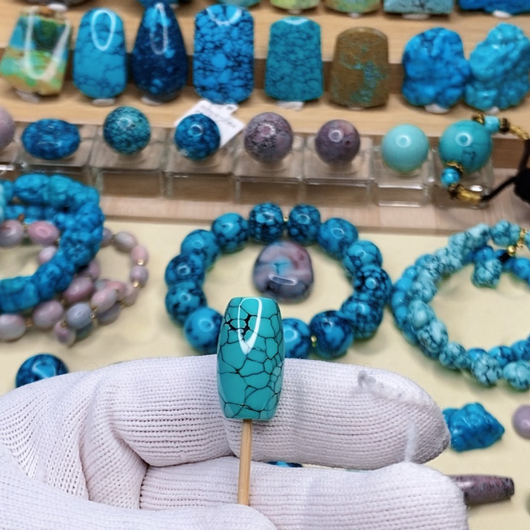 绿松石未镶嵌珠宝奇石