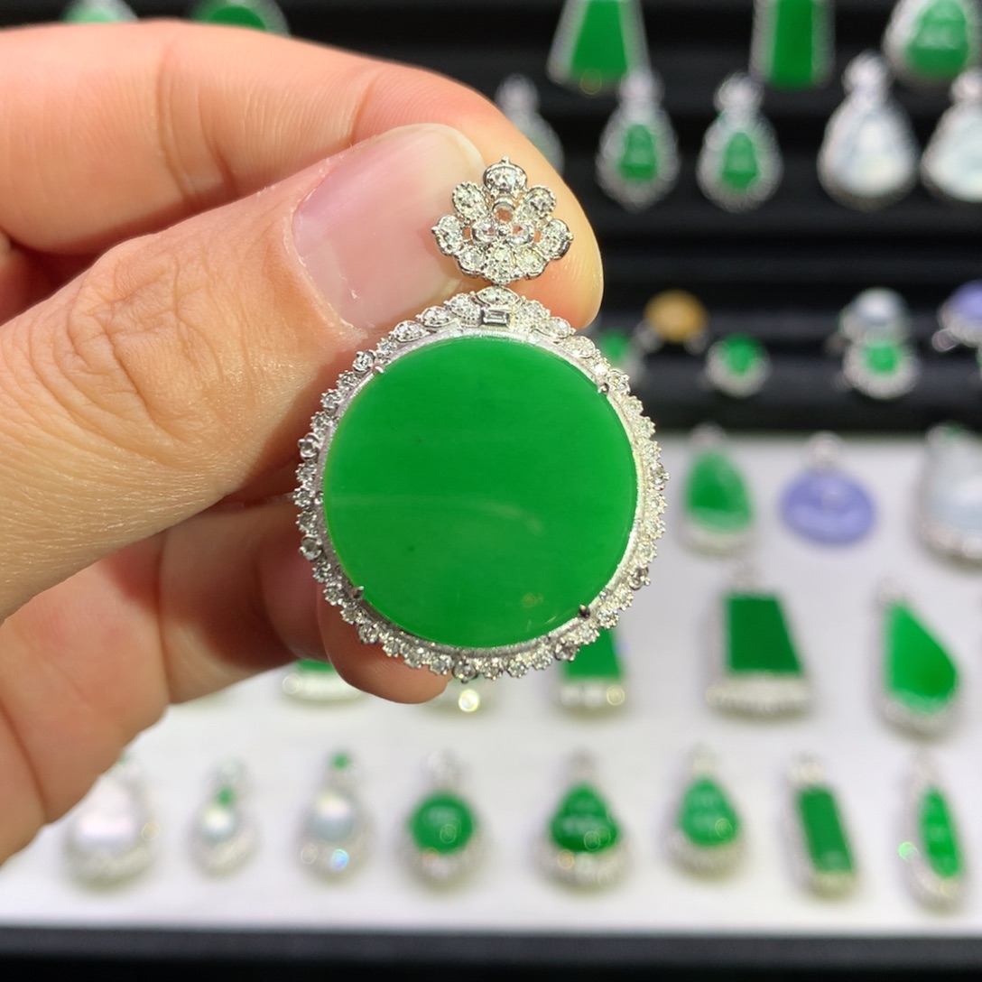 翡翠吊坠(不含链)18K金镶嵌