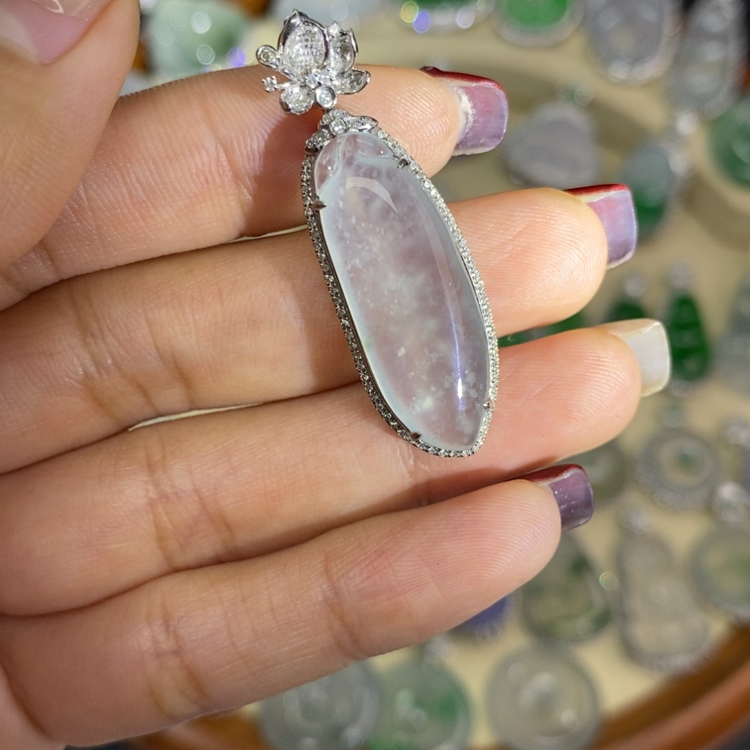 翡翠颈饰18K金镶嵌A货翡翠