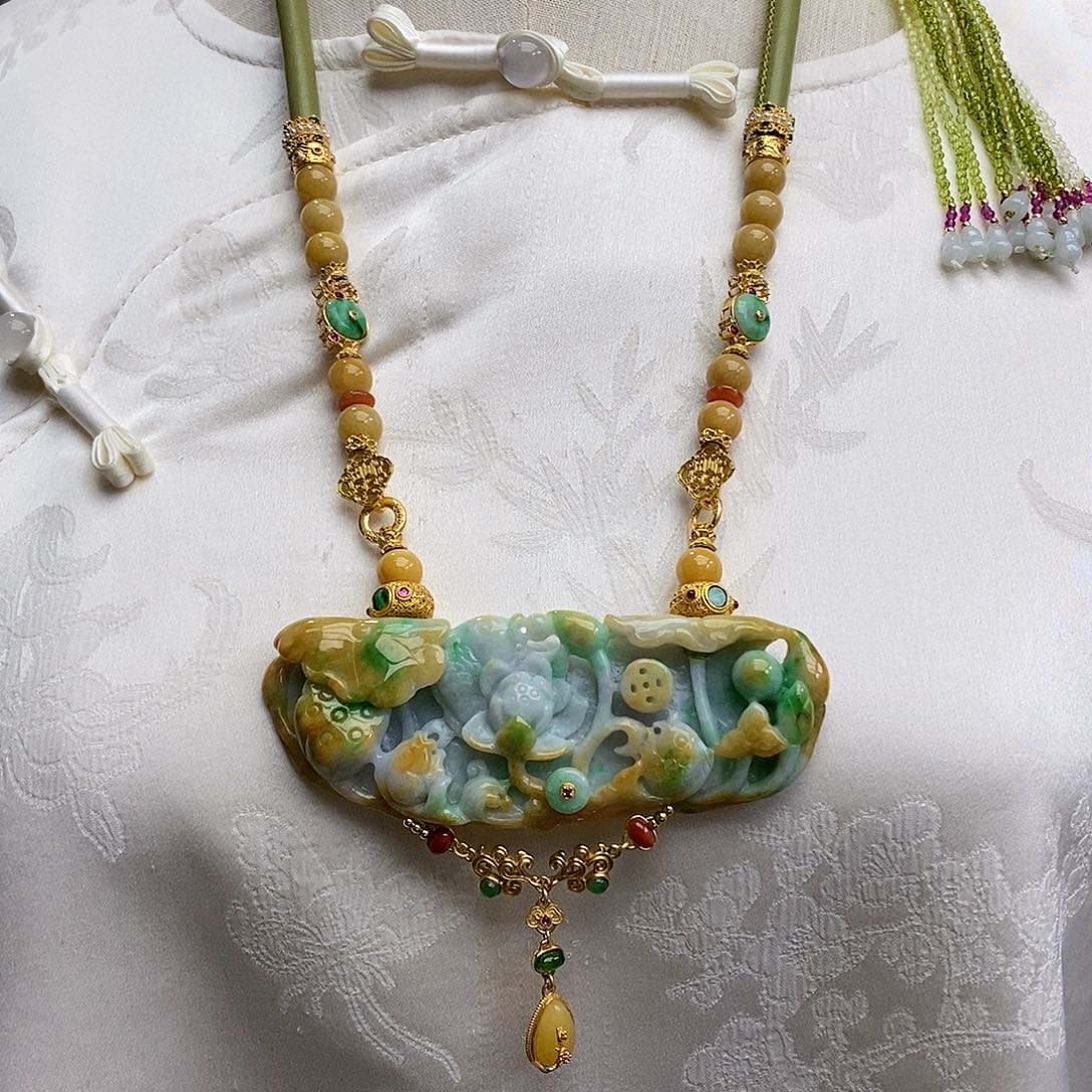 翡翠耳饰未镶嵌天然