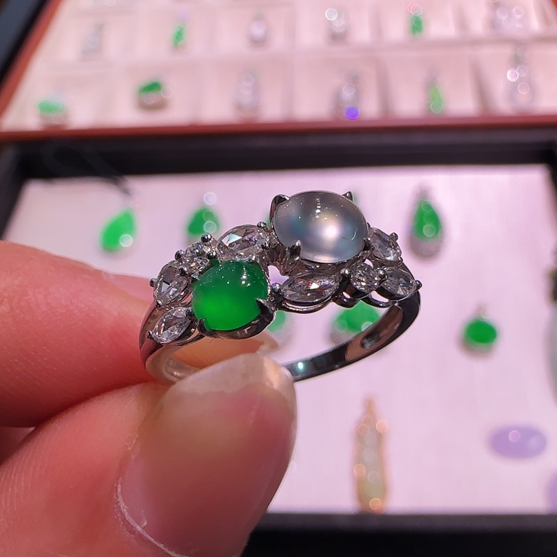 翡翠18K金镶嵌戒指