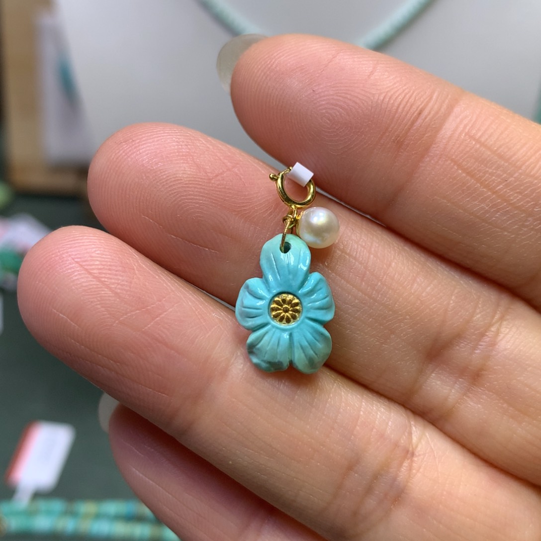 绿松石挂件18K金镶嵌