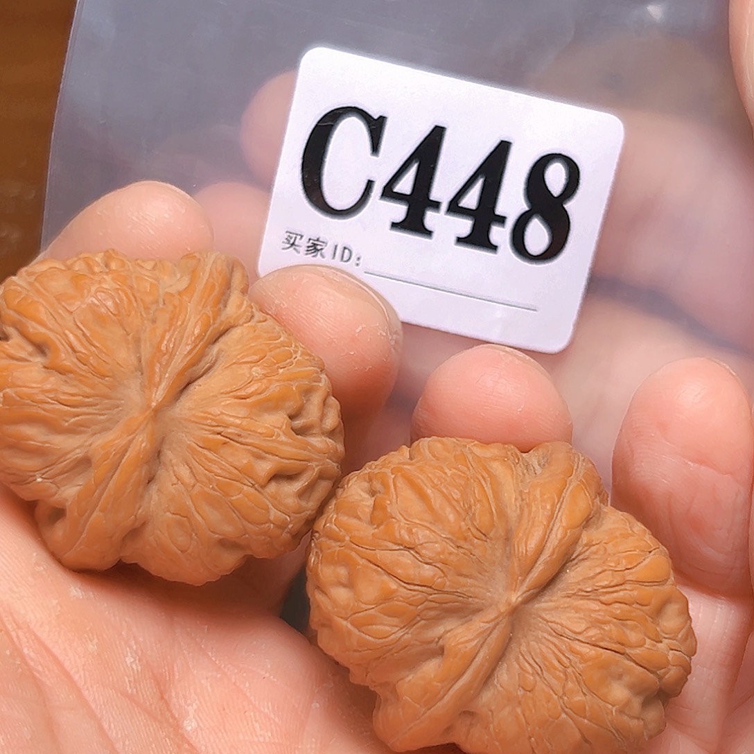 文玩核桃吊坠40元宝有瑕疵