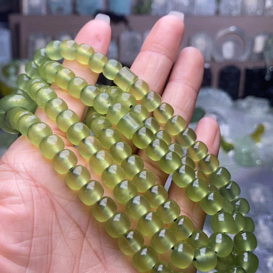 可***颂蛇纹石玉未镶嵌颈饰