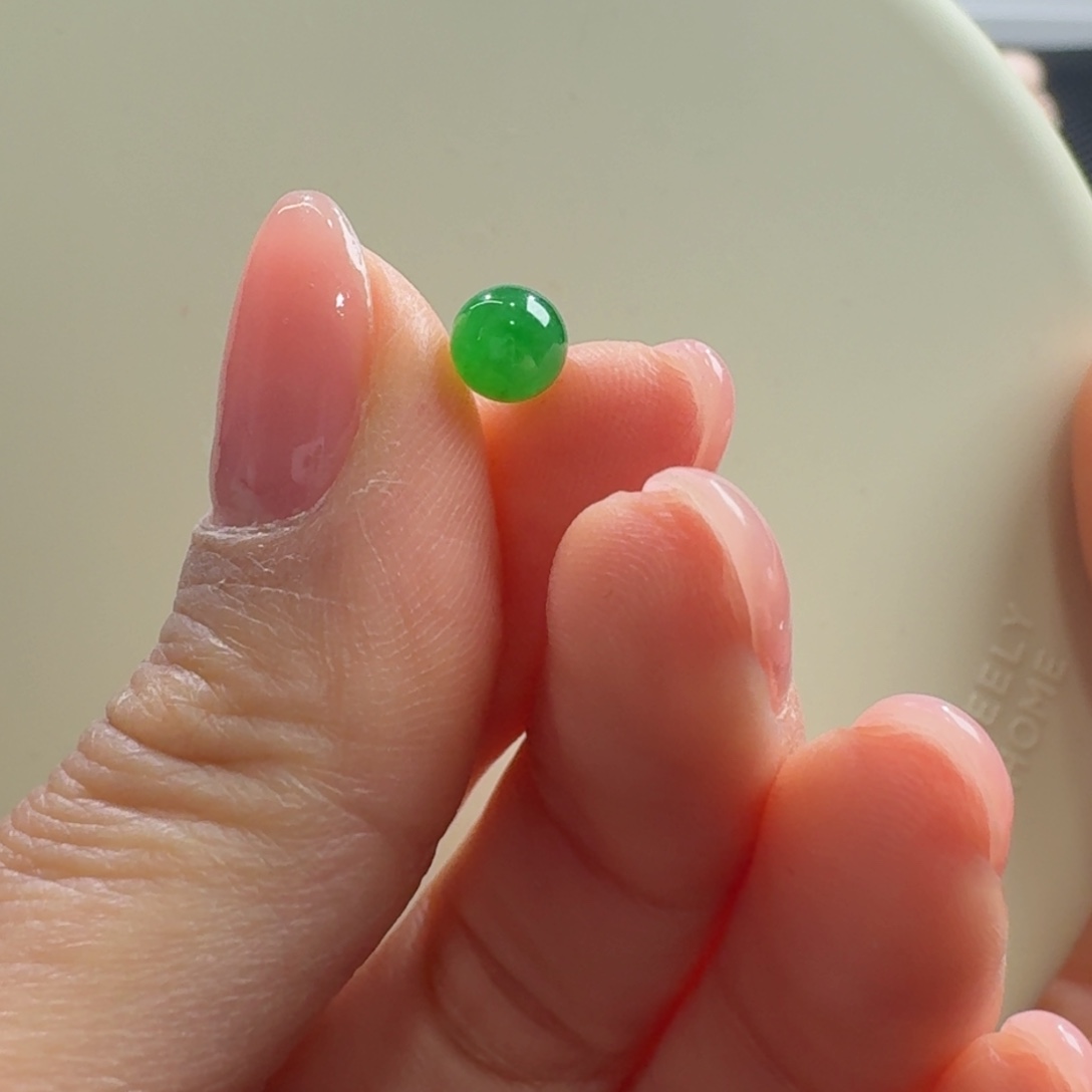 翡翠颈饰未镶嵌冰阳绿单珠5.6mm