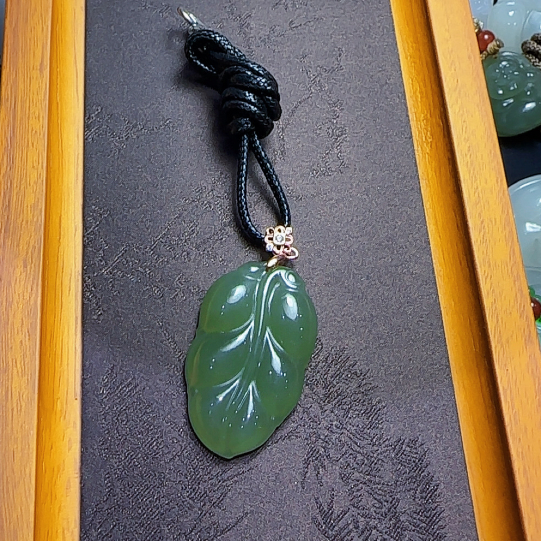 和田玉精美叶子气质时尚