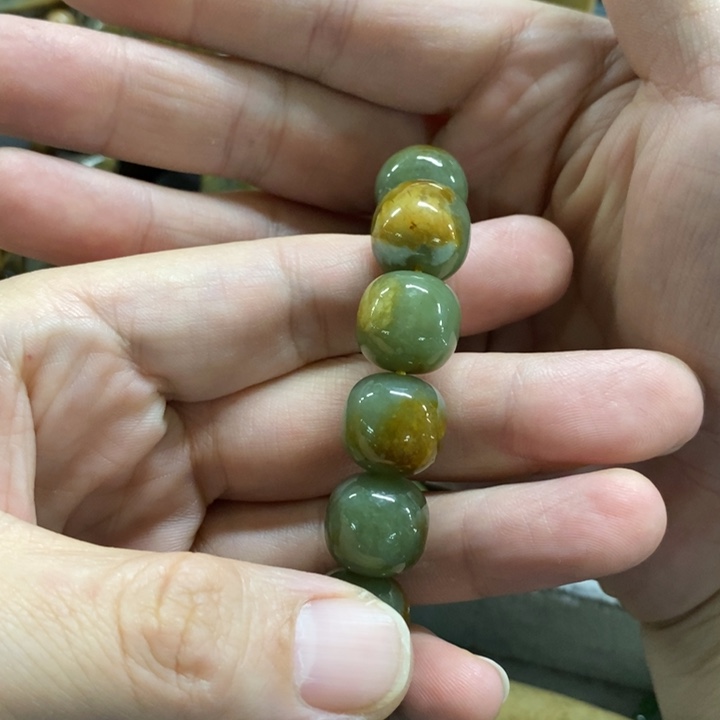 未镶嵌手链透闪石质玉巨**