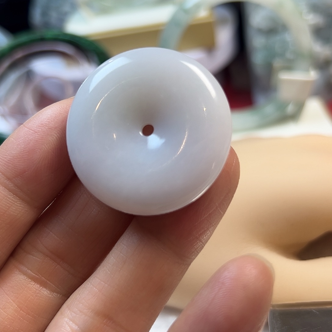 颈饰未镶嵌翡翠平安扣