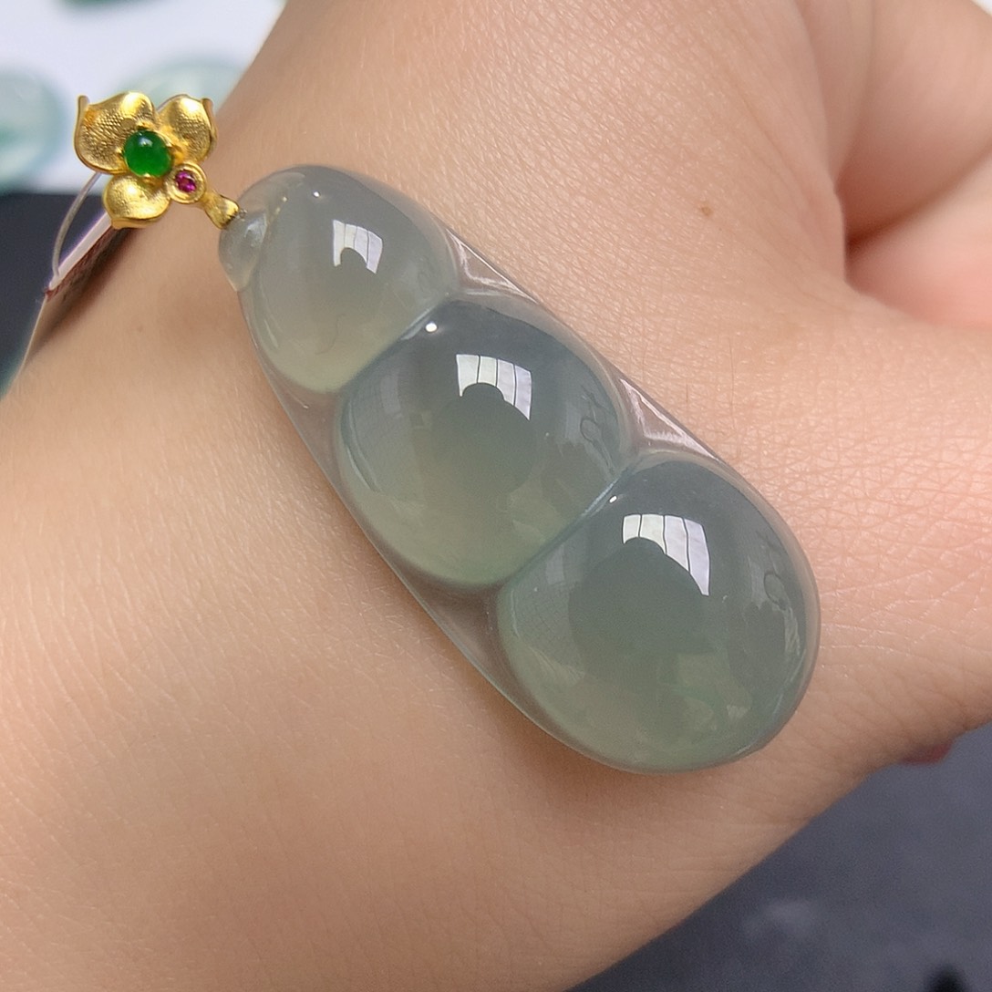 翡翠颈饰18K金镶嵌福豆