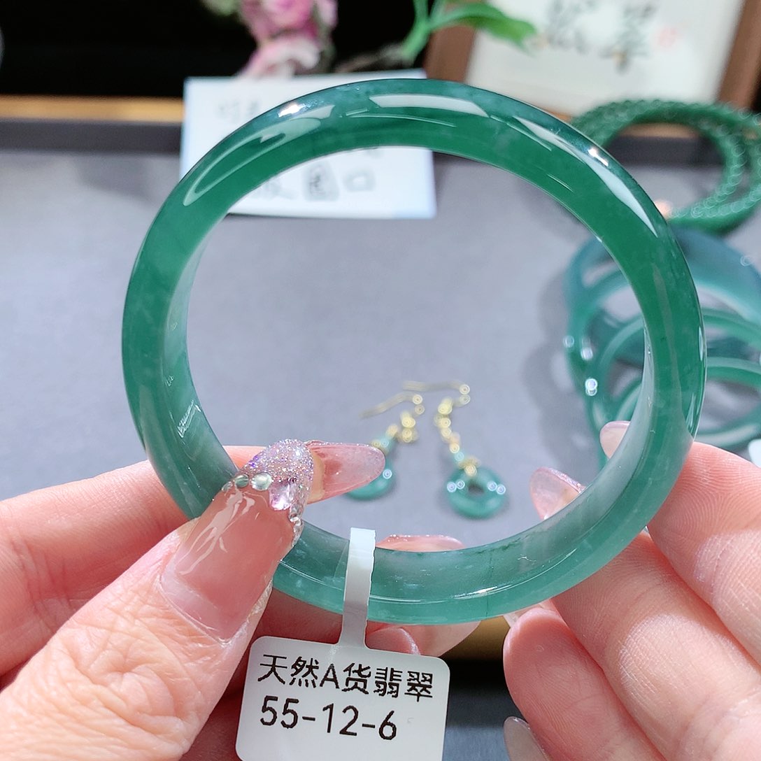 翡翠手镯（圆镯）未镶嵌