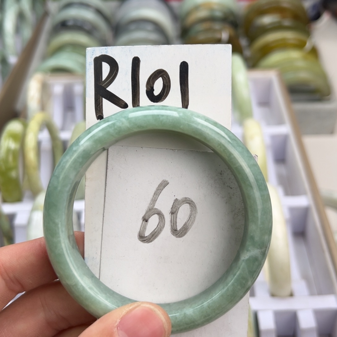 岫玉手镯未镶嵌天然岫玉