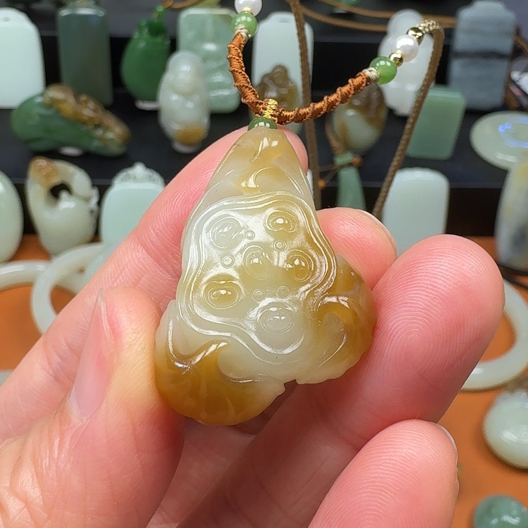 和田玉颈饰未镶嵌