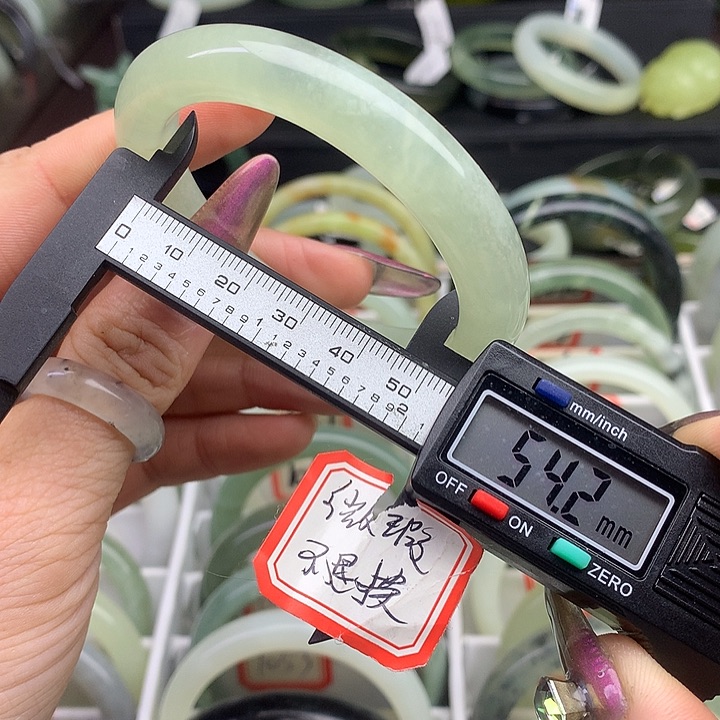蛇纹石玉手镯未镶嵌1047