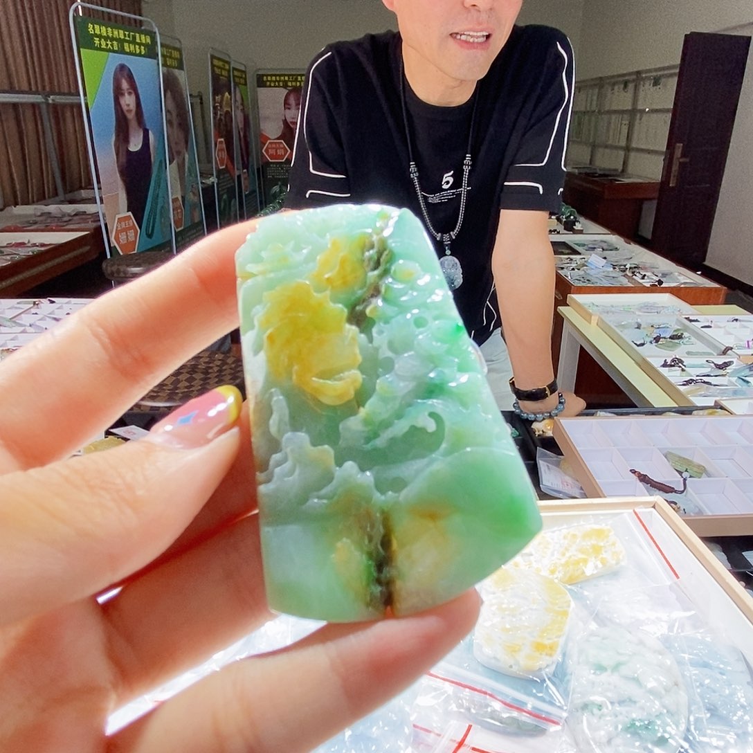 翡翠未镶嵌颈饰翡翠