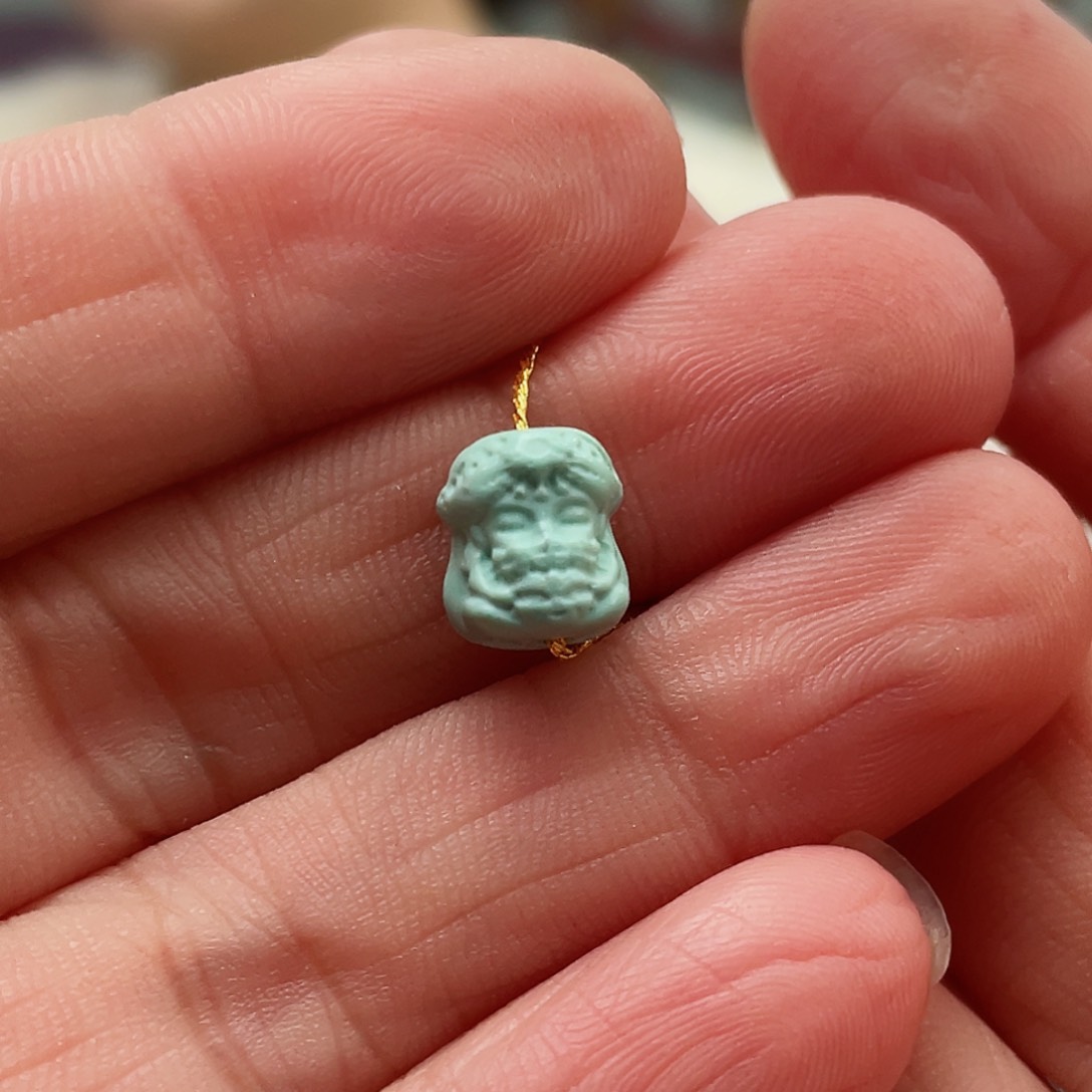 绿松石颈饰未镶嵌