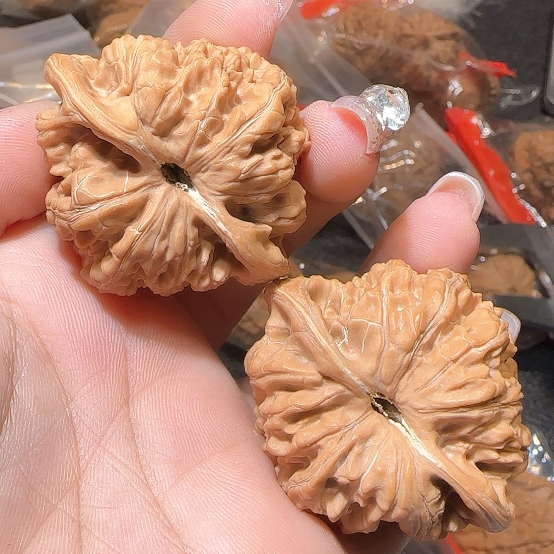 文玩核桃吊坠46龙洞欲