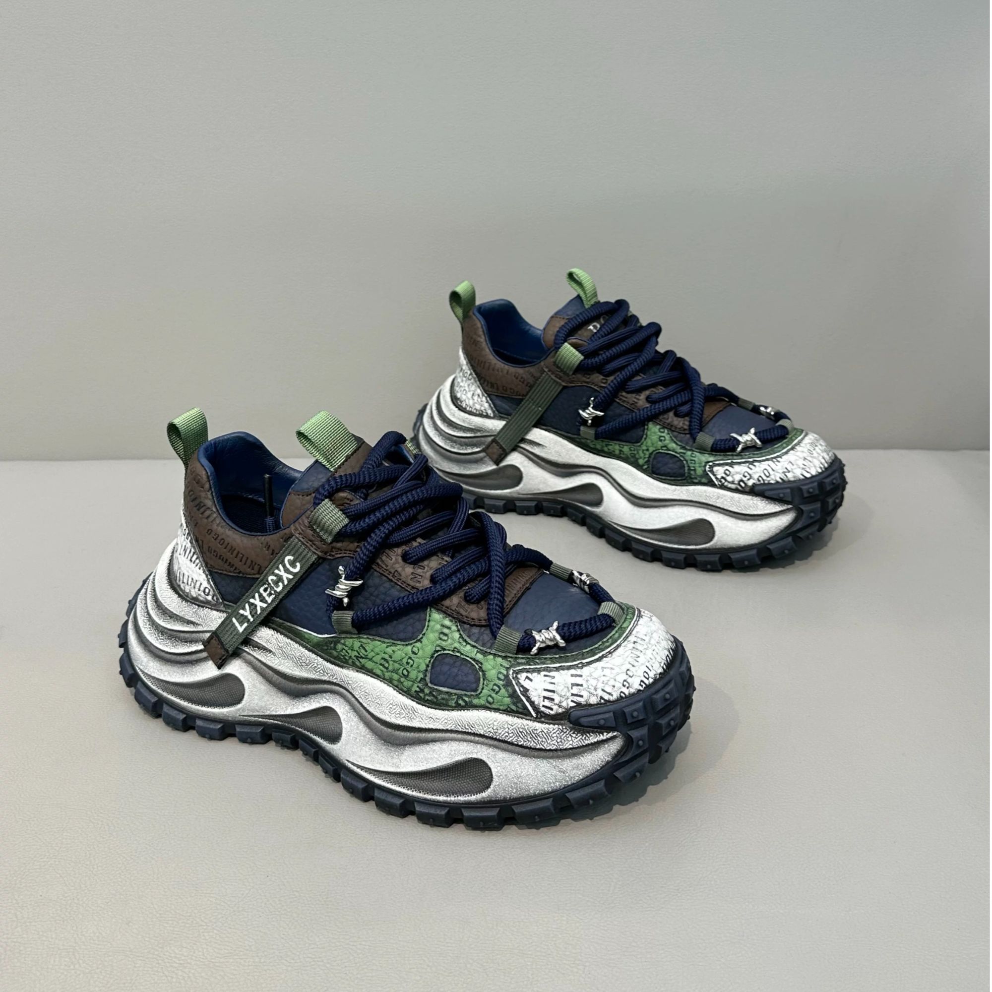 《广州潮品》7751擦色做旧复古秋冬季舒适百搭男士增高老爹鞋