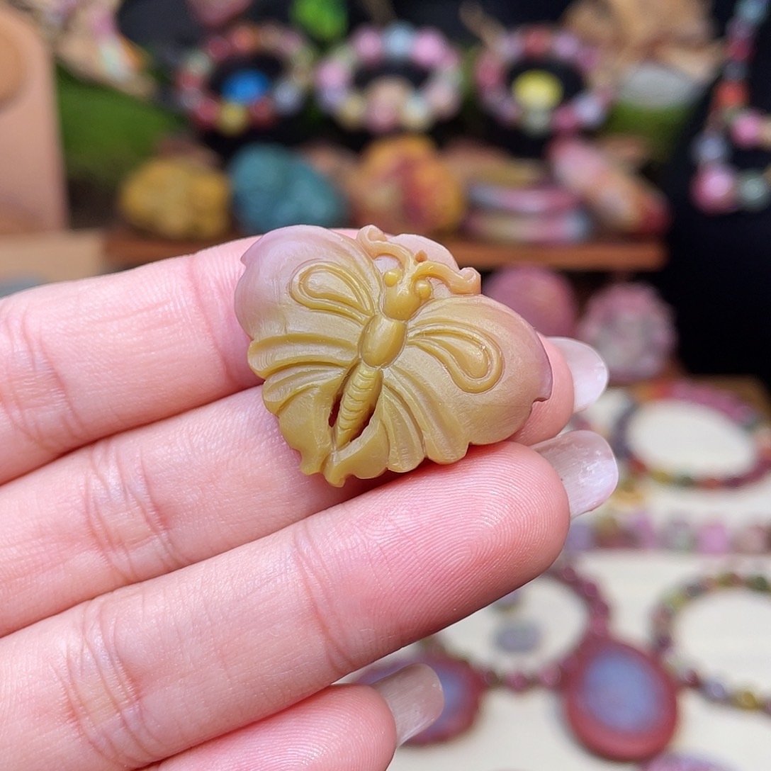 玛瑙/玉髓未镶嵌珠宝半成品盐源玛瑙蝴蝶