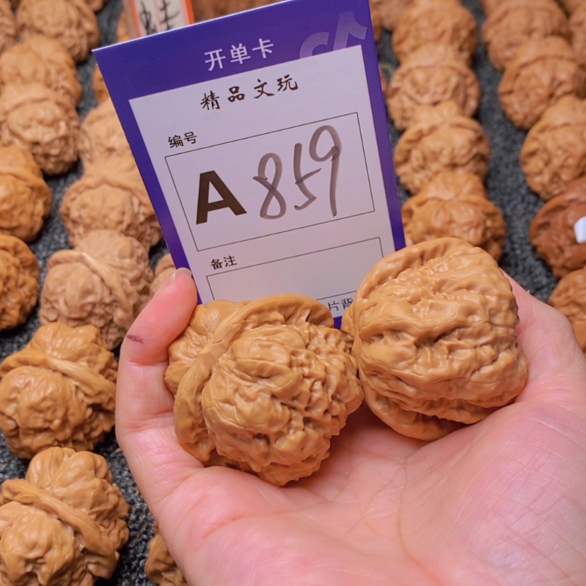 【闪购商品】桃核吊坠绅*格这首单曲真的很不错