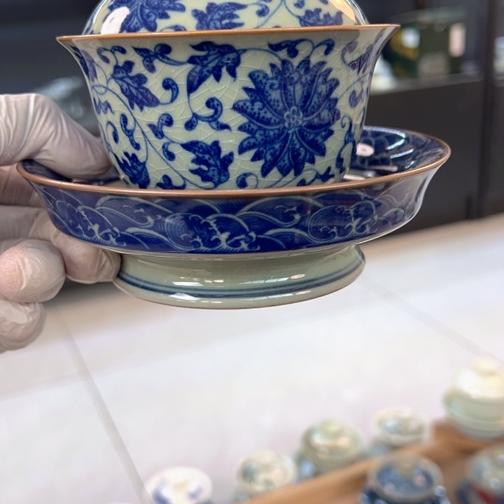 瓷片淘泥缠枝莲高足盖碗