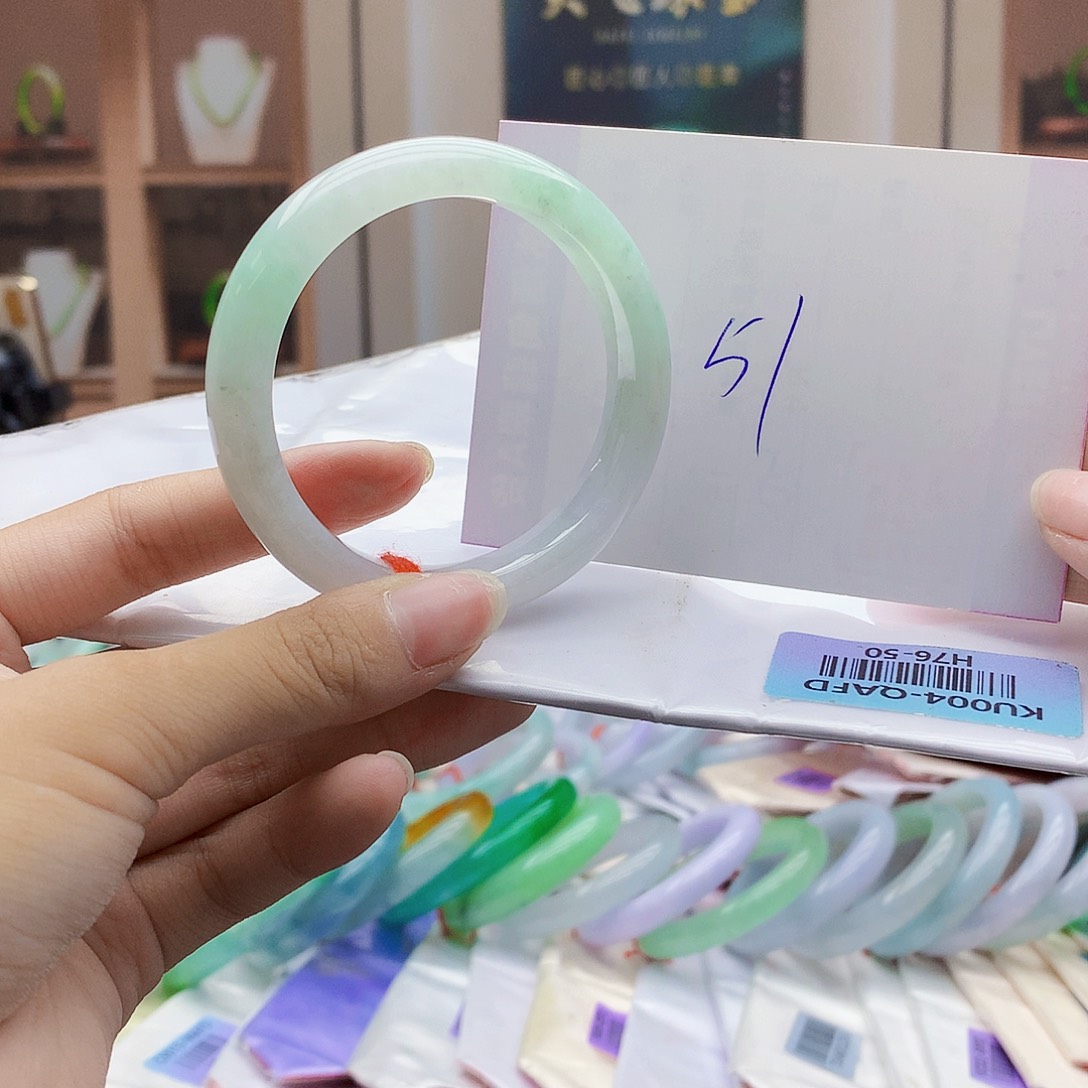 翡翠手镯未镶嵌67778888888888888