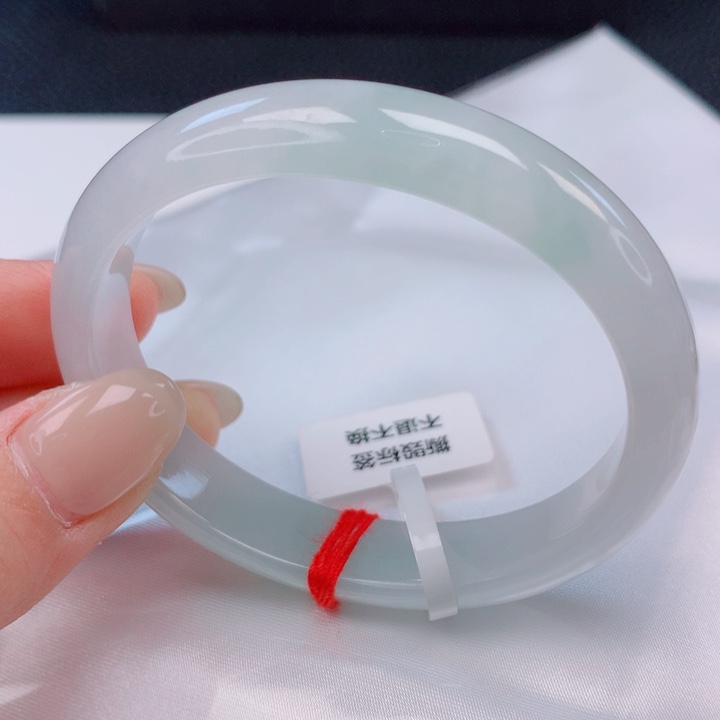 翡翠未镶嵌手镯（贵妃镯）56。57