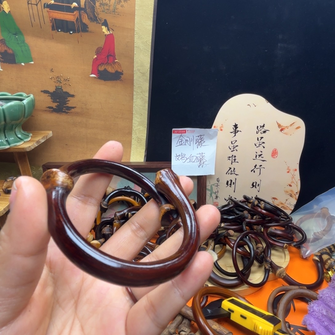 倪***秣木质非金属藤镯子