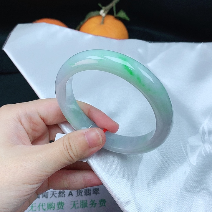 翡翠手镯未镶嵌56圈