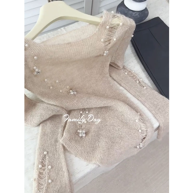 今年新款2025秋季新品大码长袖女韩版圆领钉珠设计感上衣