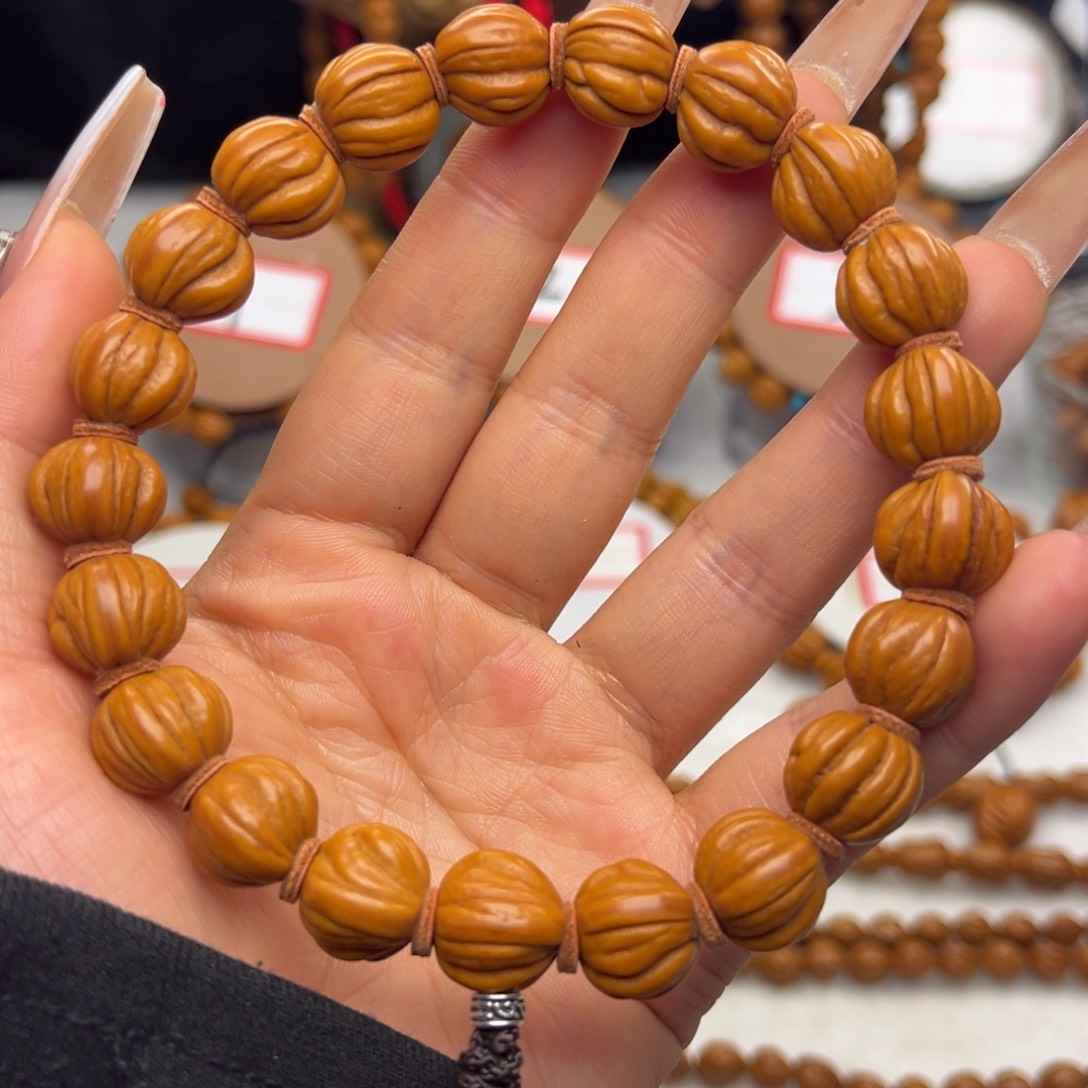 核桃龙纹桃核佛手手持