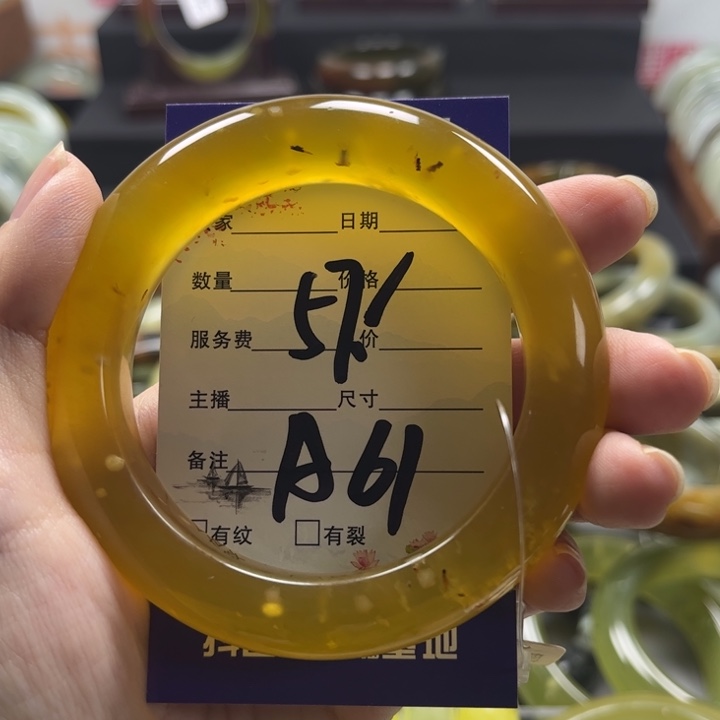 蛇纹石玉手镯未镶嵌小****?