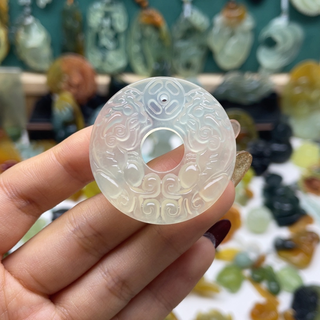 蛇纹石玉颈饰未镶嵌