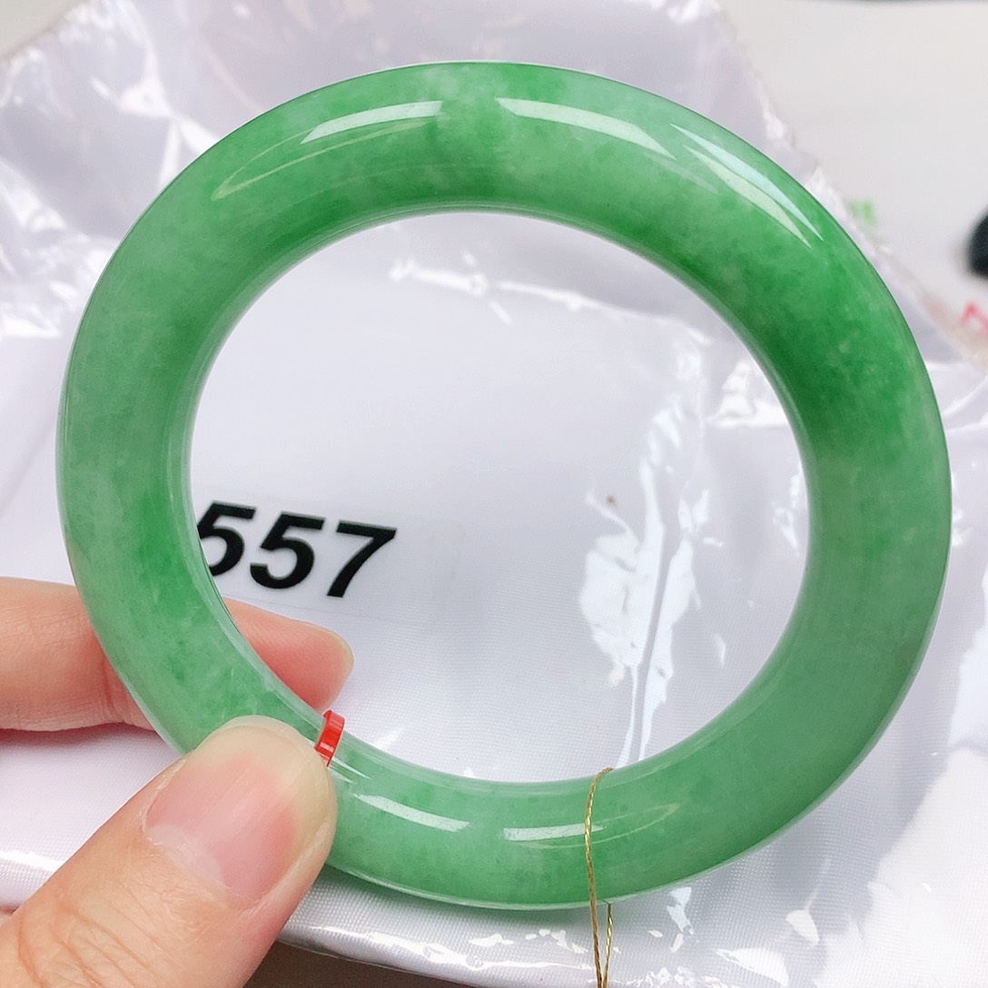 翡翠手镯未镶嵌抖音557