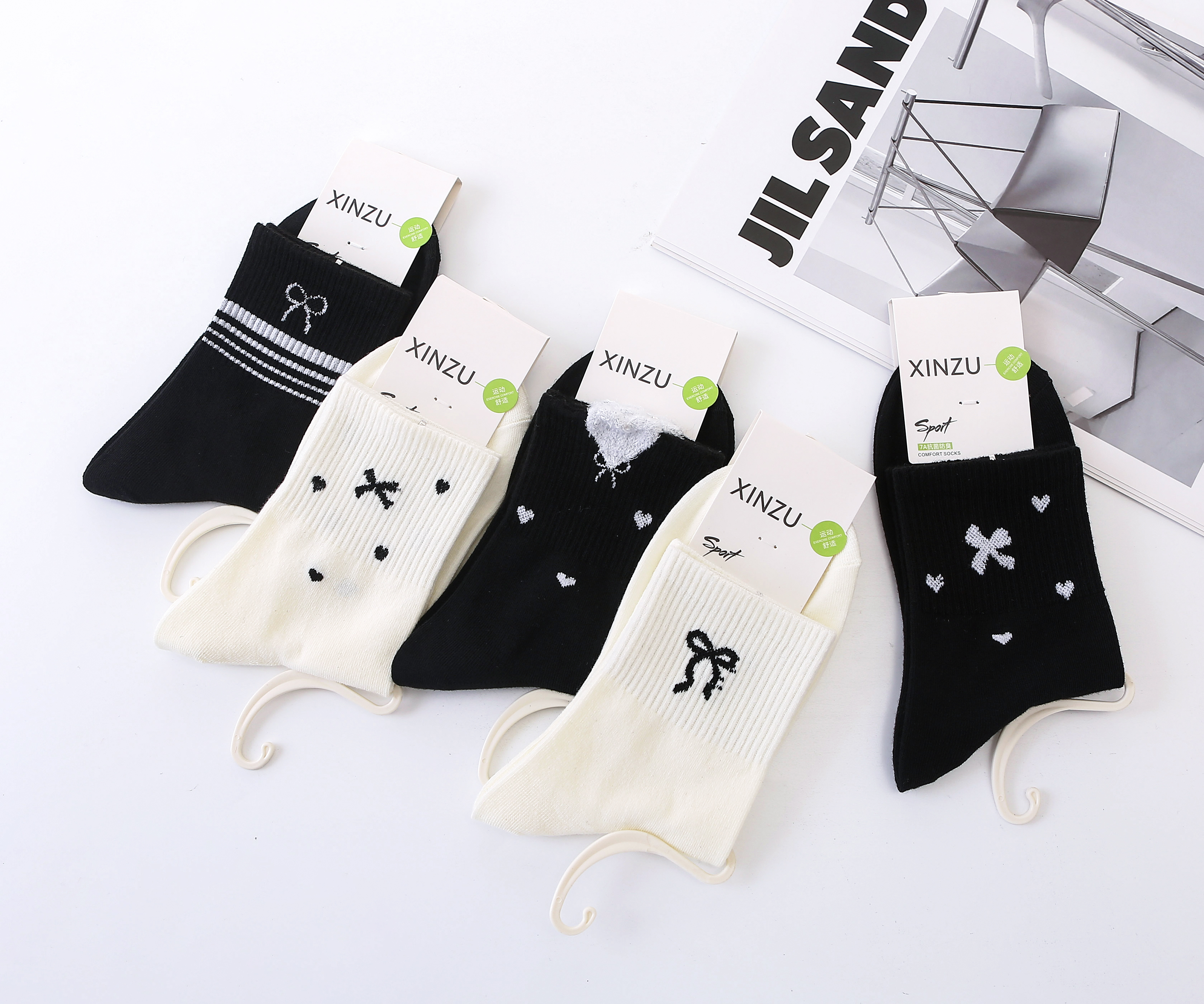 潮流黑白精梳棉袜子百搭纯色春秋ins