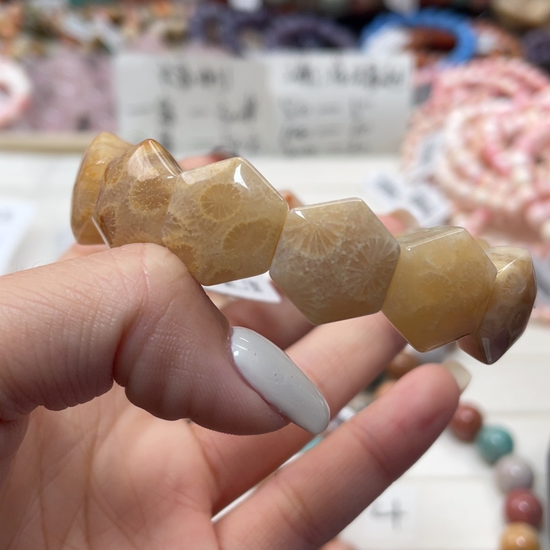 未镶嵌手链硅化玉红****鞋040