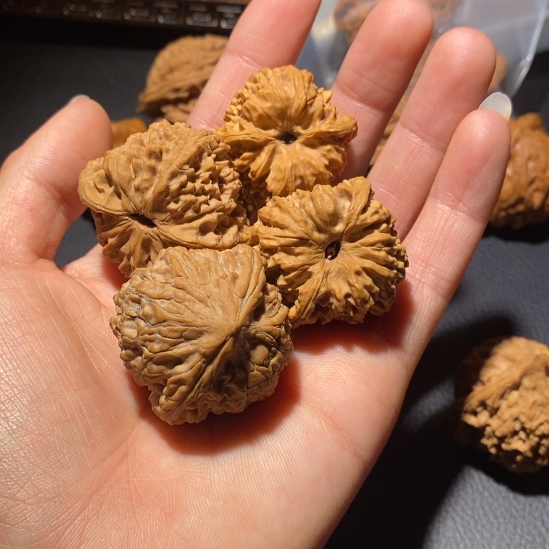 熟***/文玩核桃吊坠山西原树