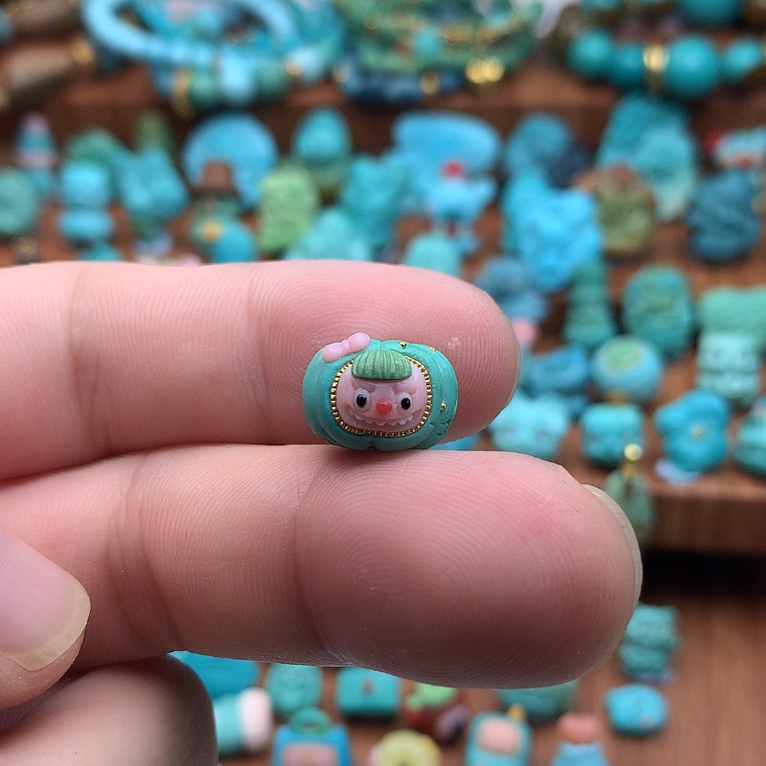 绿松石未镶嵌颈饰