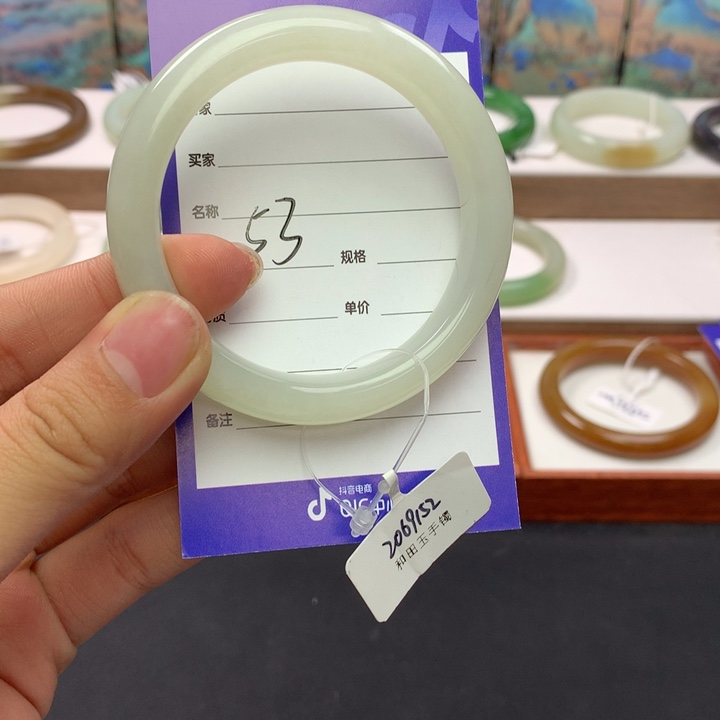 和田玉手镯未镶嵌