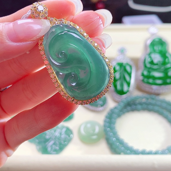 翡翠颈饰银S925镶嵌天然