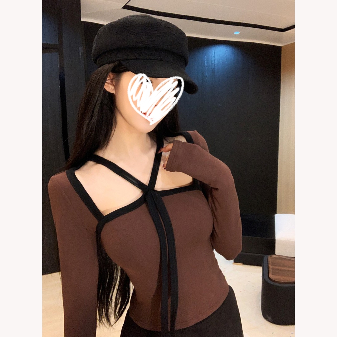 2025秋冬新款辣妹氛围感咖色撞黑交叉绑带镂空长袖修身显瘦款上衣