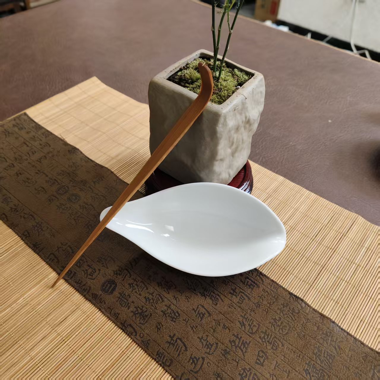 素色带拨片茶荷