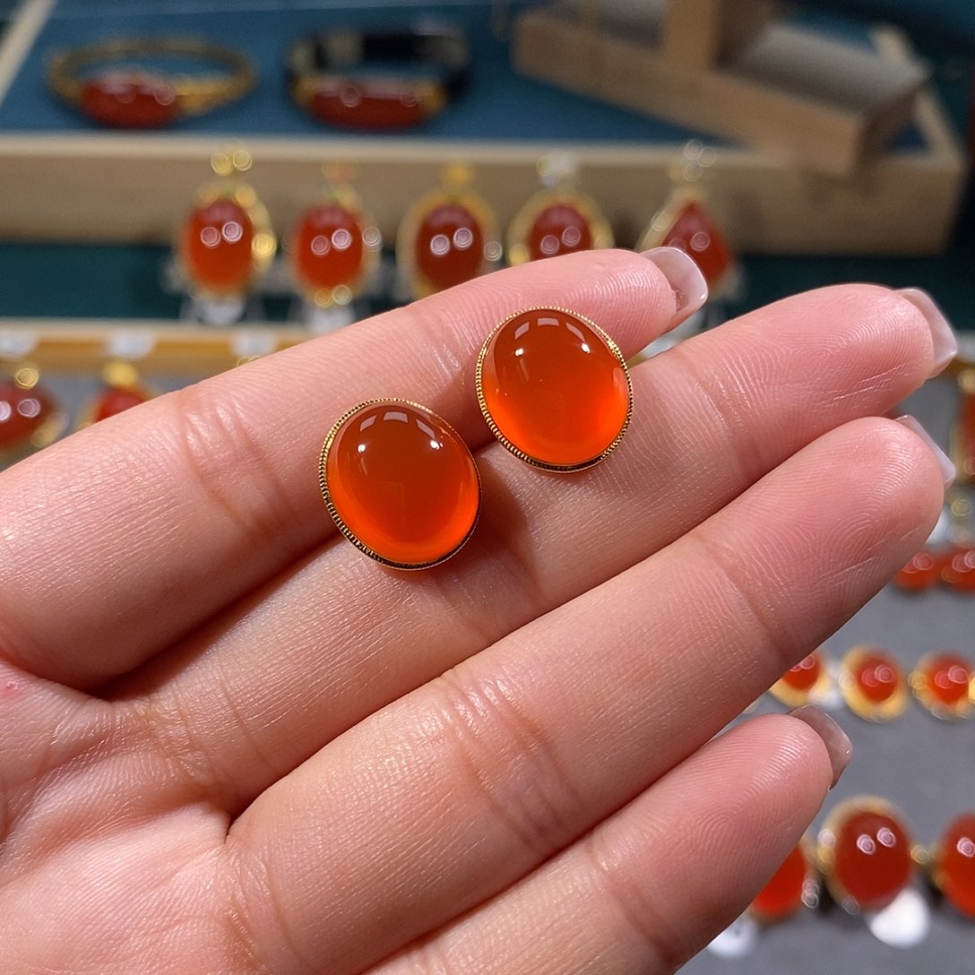 南红玛瑙耳饰18K金镶嵌