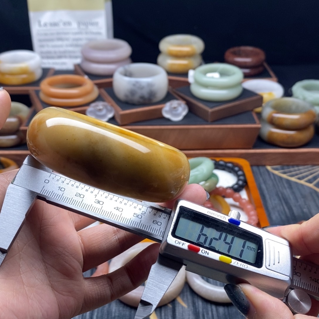 石英质玉未镶嵌手镯