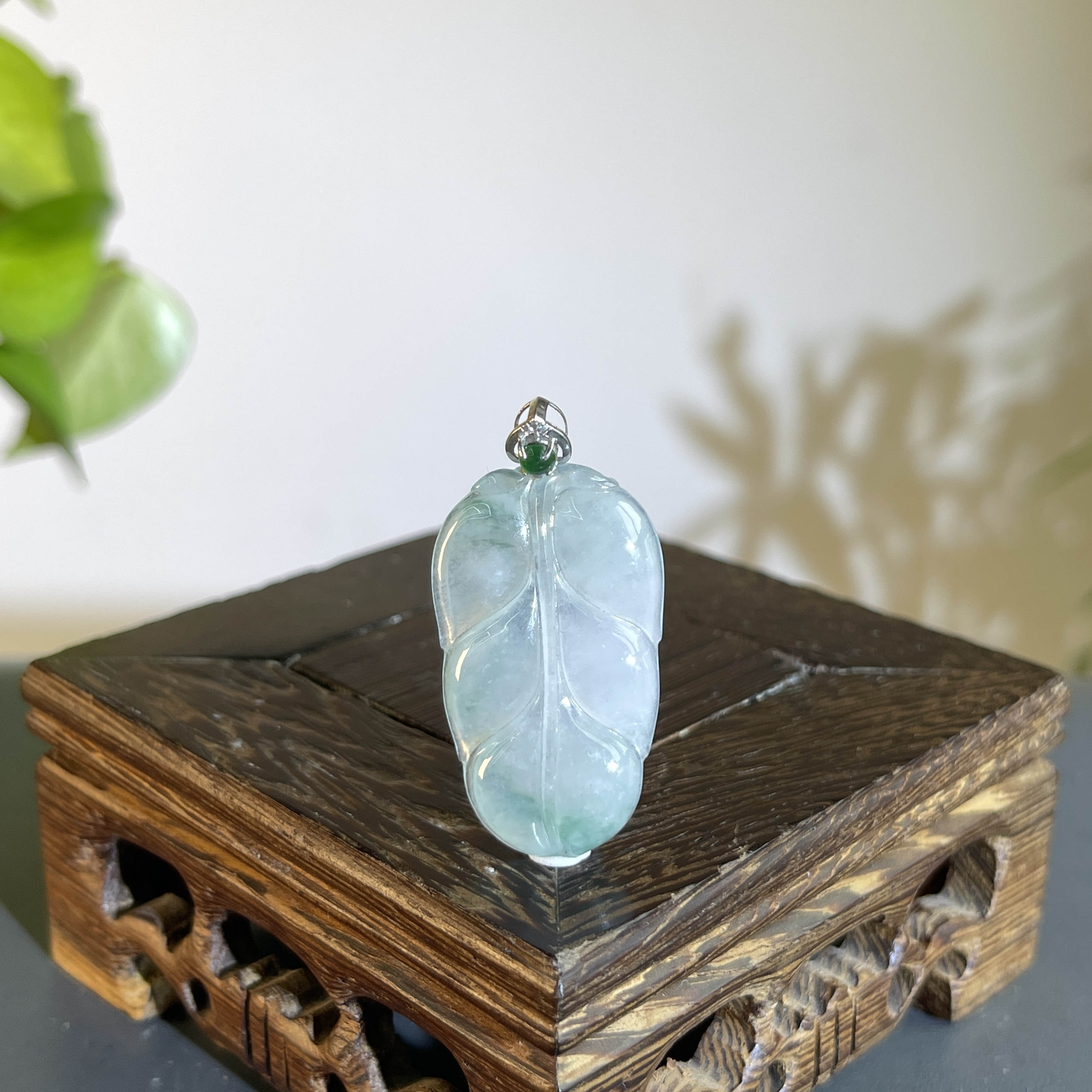 JTW30-102  天然翡翠缅甸A货 18K扣头金枝玉叶