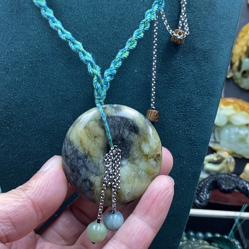 【闪购商品】蛇纹石玉吊坠未镶嵌