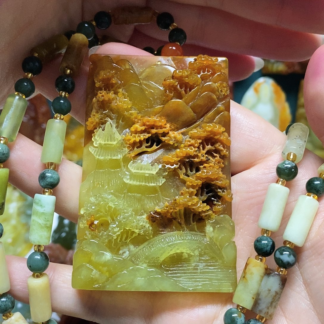 薄***月岫玉未镶嵌吊坠(赠链)