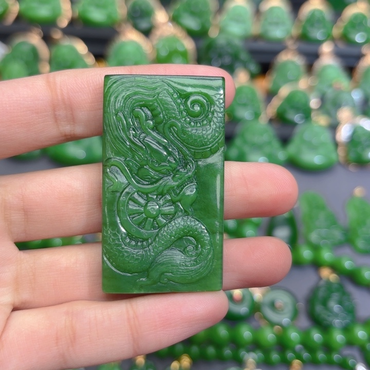 颈饰未镶嵌和田玉（碧玉）